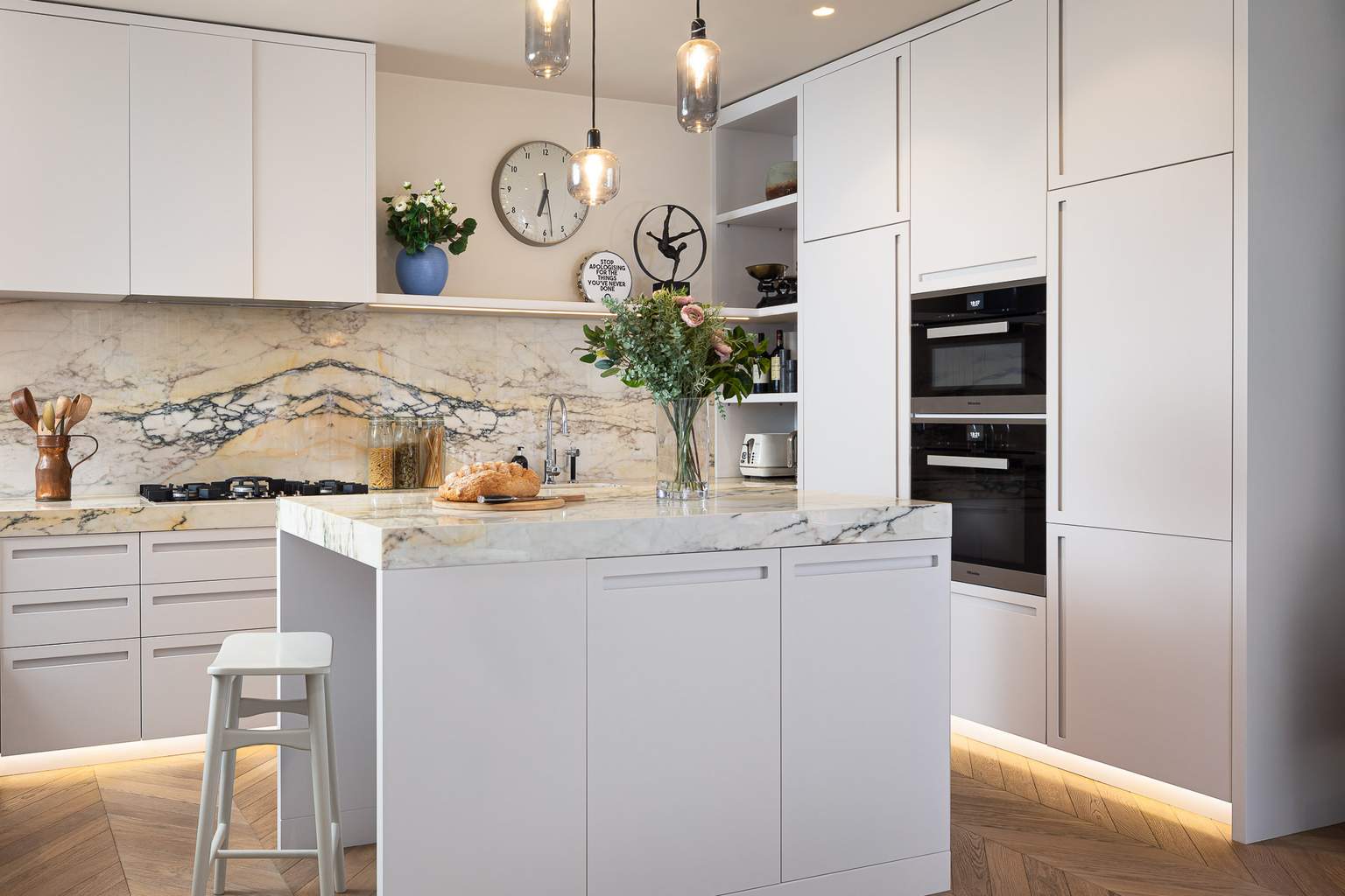 Kitchen units with marble splashback and Elle Decoration Translucent Crown Paint