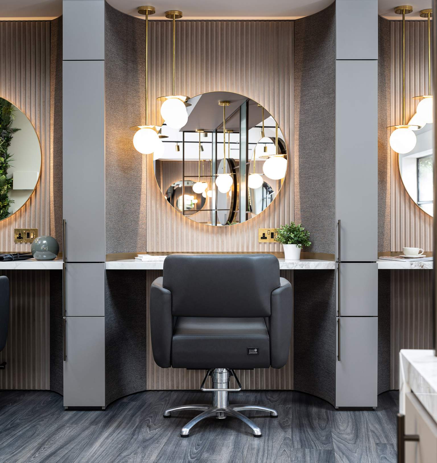Hair station with fluted wood panelling